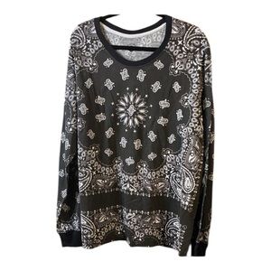 Black and White Patterned Men’s Long Sleeve Tee